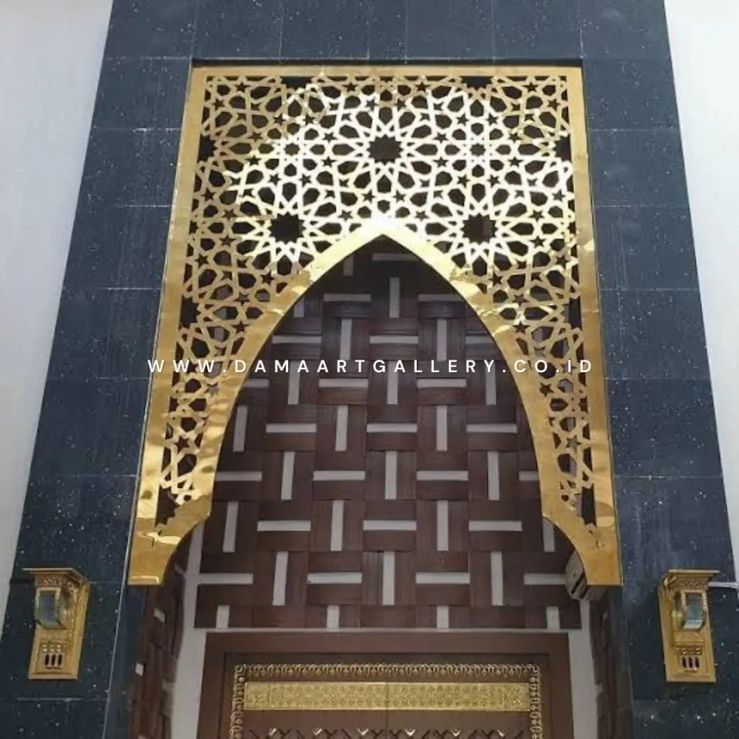 Mihrab Masjid Kuningan Mewah